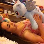 Lara Bloom - @larabloom9 - Instagram