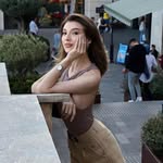 Lara Brooks - @larabrooks19 - Instagram