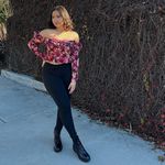 Lara Decker - @ferrazalessandra__5udu - Instagram