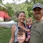 Josh and Lara Garrett - @wegooutside - Instagram