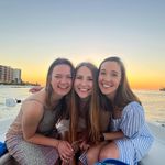 Lara Larson - @hellolarlar - Instagram