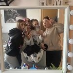 @larathorntonx1 - Instagram