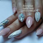 Lorraine Bennett - @kissmytipspix - Instagram