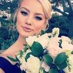 Larissa - @larissabooth - Instagram
