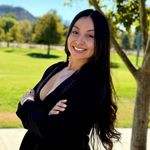 Larissa Lewis - @thenotaryfairy - Instagram
