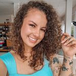 Larissa Lewiski - @larissalewiski - Instagram