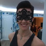 Larissa Lyons - @febibloom - Instagram