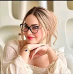 Larissa Mark - Facebook
