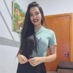 Larissa Roman - Facebook