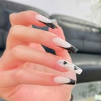 Laura Nails - Facebook