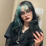 Laura Benton - @laura_scissorhands_ - Instagram