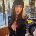 laurablinks - @laurablinks221 - Instagram