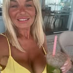 Laura Dakin - @rosehips_and_bluetits - Instagram