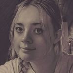 Laura - @laurafinger2106 - Instagram
