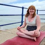 Laura Macfarlane - @lauralaneyoga - Instagram