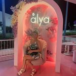 Laura Maplethorpe - @lauramaplethorpe - Instagram