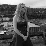 Laura Marlow - @hyperblond51 - Instagram