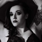 Laura McMaster - @laura.in.red - Instagram