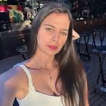𝗟𝗔𝗨𝗥𝗔 𝗠𝗘𝗟𝗟𝗢 - @lauramellog - Instagram