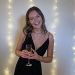 Laura - @laura.paleyy17 - Instagram