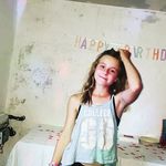 Laura Petersen - @laurachristodoulides - Instagram
