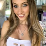 Laura Philips - @laurablondie210 - Instagram
