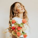 Laura Sessions - @somethingprettylrs - Instagram