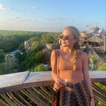 Laura Straub Arevalo - @lstrauberry - Instagram