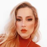 Laura Torres - @lauratorrescostura - Instagram