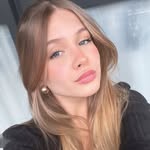LAURA VIANNAY - @lauraviannayy - Instagram