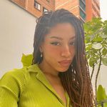 Laura Wesley - @lauraloveskin - Instagram