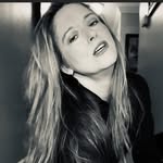 Laurel Dennis - @30awinelady - Instagram