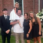Lauren Earl - Facebook