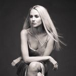 𝐋𝐀𝐔𝐑𝐄𝐍 𝐋𝐈𝐏𝐒𝐂𝐎𝐌𝐁 𝐂𝐀𝐑𝐎 - @thelaurenlipscomb - Instagram