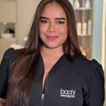 Lauren Lora experta en alisados Ybera Paris - @laurenlora_cuidadocapilar - Instagram
