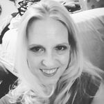 Lauri Huber - @crafty_momof3 - Instagram
