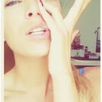 Lauri Patrick - @zaibtipsticker - Instagram