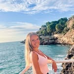 Laurie Allain - @laurie.a.7 - Instagram