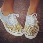 Laurie Crews - @juzrderooth - Instagram