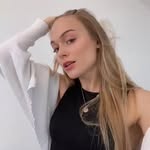 Layla Cartwright - @dartyps - Instagram