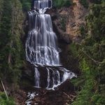 Lea Hebert - @through.leas.lense - Instagram
