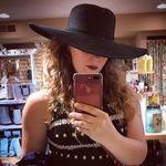 Leah Bryner - @leelacaroline - Instagram