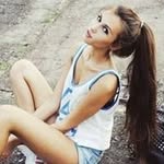 Leah Burrows - @augirl1980 - Instagram