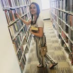 Leah Joy | bookstagram - @leahjoyslibrary - Instagram