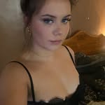 @leahnewcombeee - Instagram