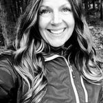 Leanne Hennessy - @livelovegetoutside - Instagram