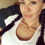 Leanne Hyde - @anayalune538 - Instagram
