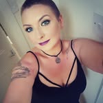 Leanne Wallace - @leannewallace77 - Instagram