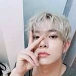 Lee heeseung tumira ng tres, ako naman mamayang alas tres - Facebook