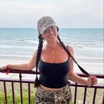 Vega Lee - Facebook